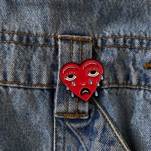CORAZÓN LLORÓN ENAMEL PIN