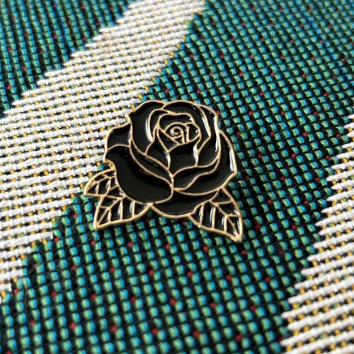 ROSA NEGRA ENAMEL PIN