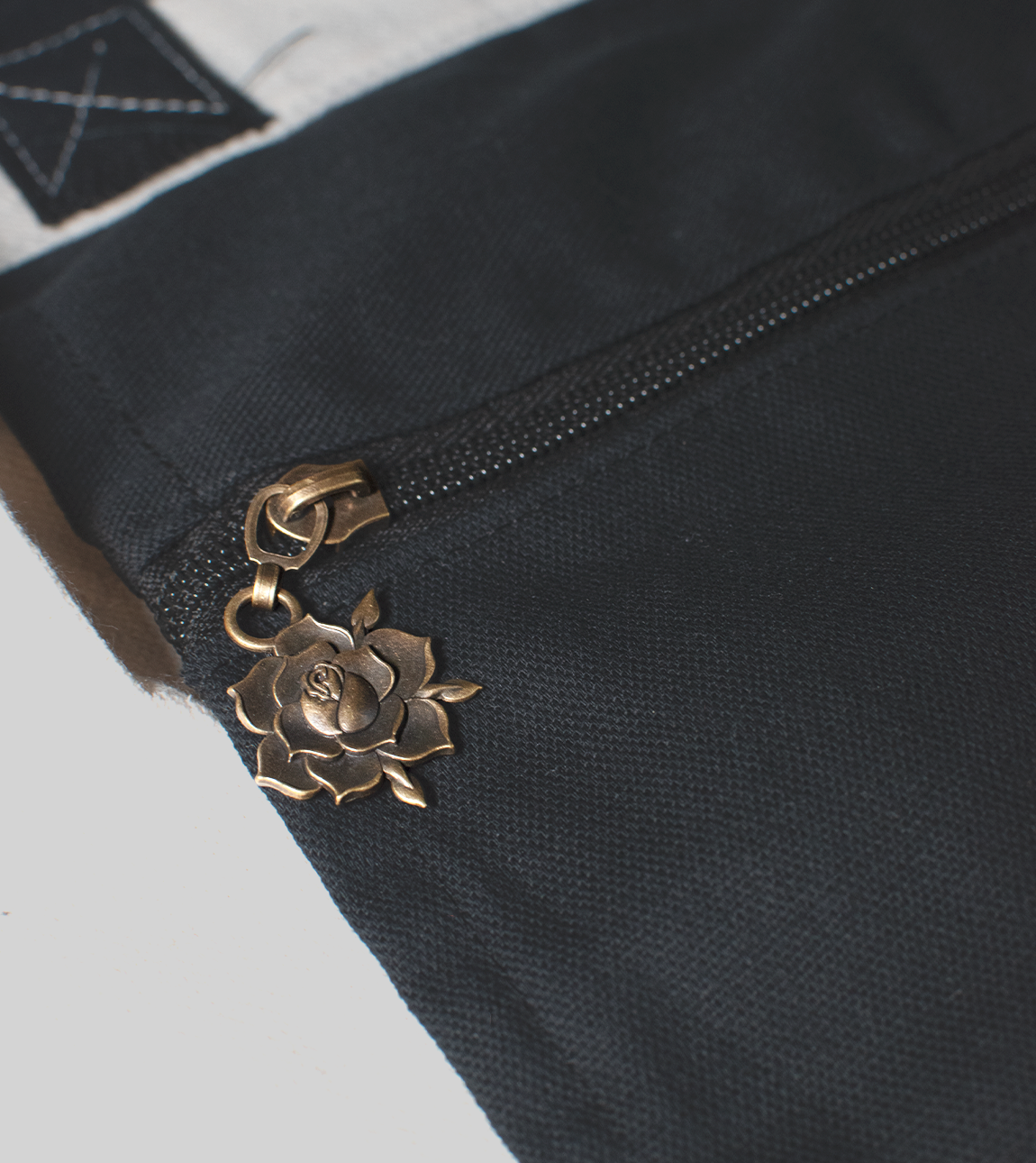 SOBREVIVIENDO TOTE BAG