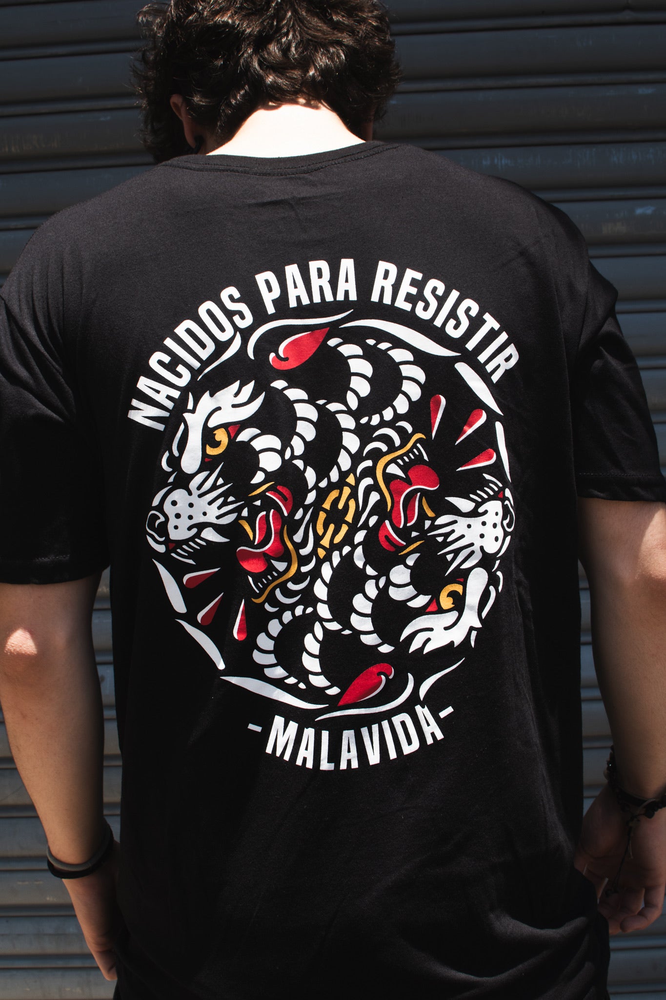 NACIDOS PARA RESISTIR TEE
